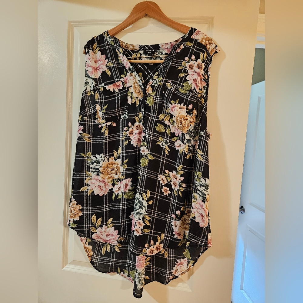 Women's sleeveless blouse